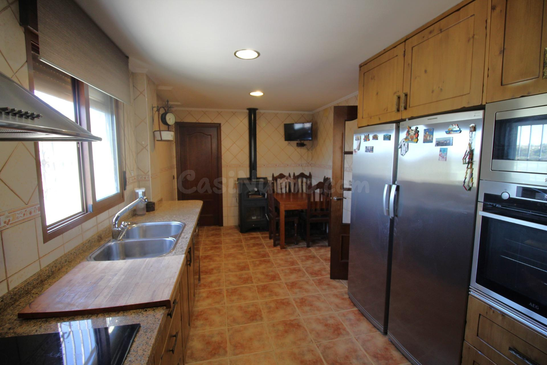 Exclusivo Chalet Independiente con Amplia Parcela de Oportun - foto 2