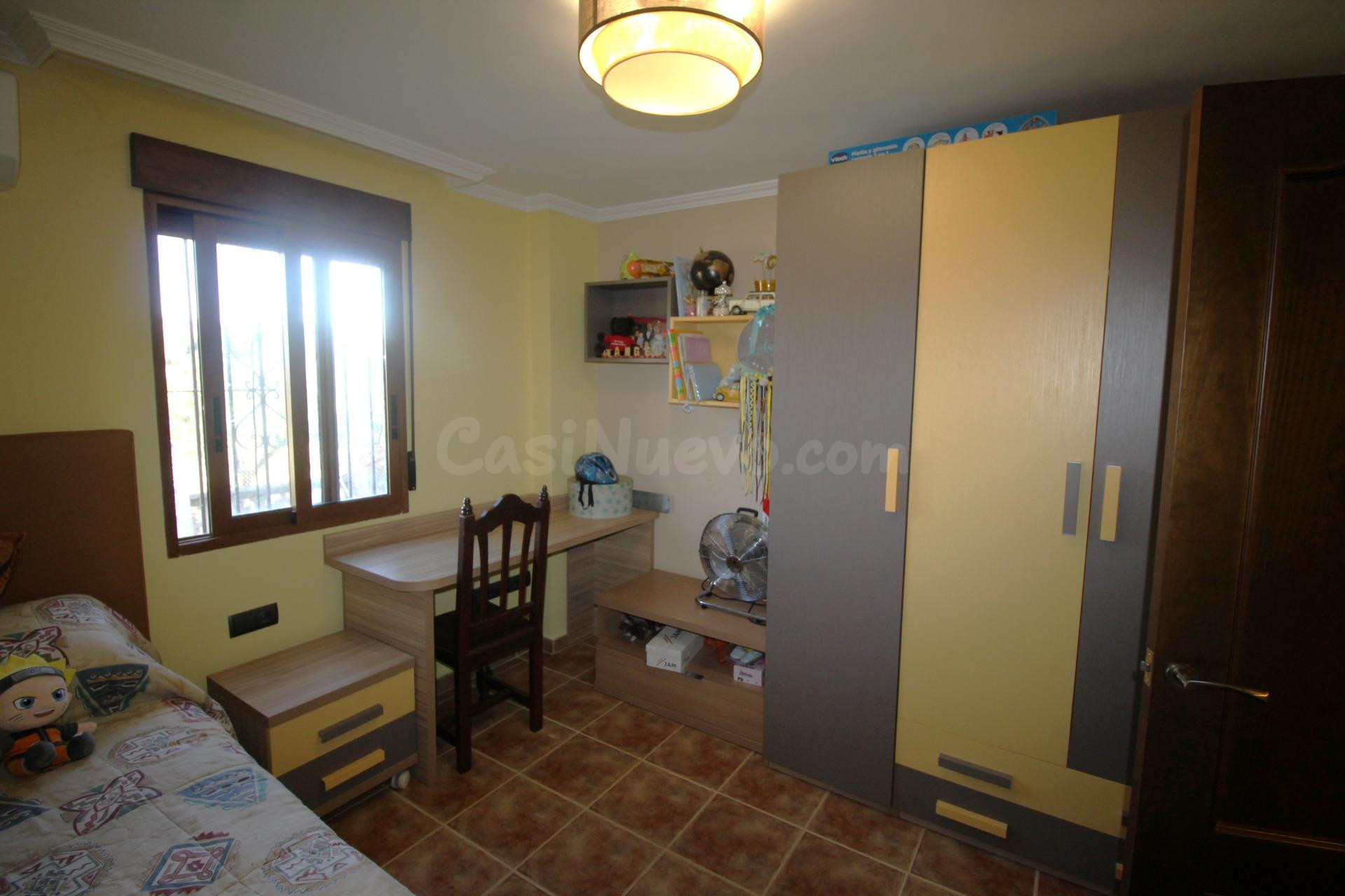 Exclusivo Chalet Independiente con Amplia Parcela de Oportun - foto 5