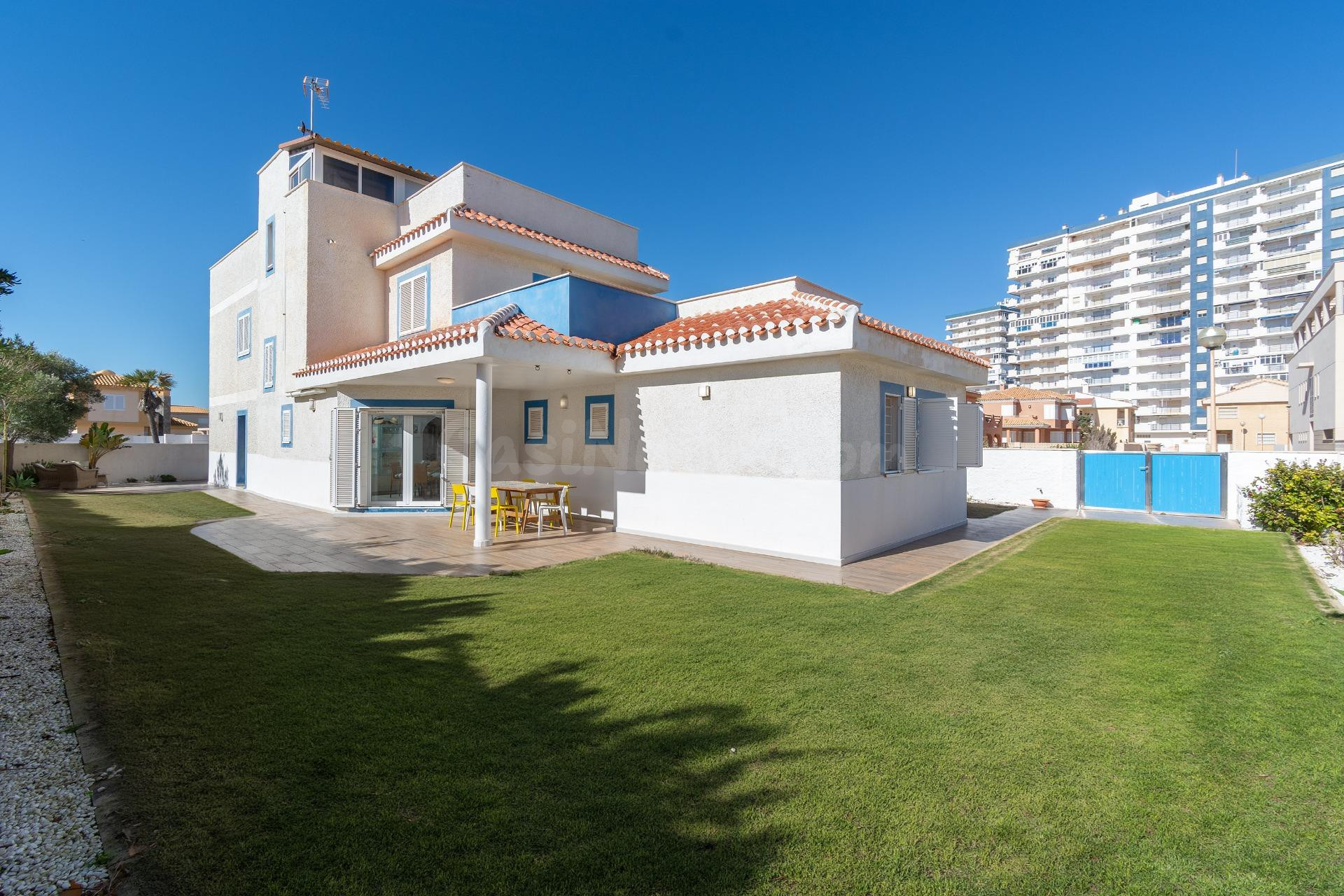 LUJO Y RENTABILIDAD!! Chalet Boutique de 6 Suites junto al M - foto 2