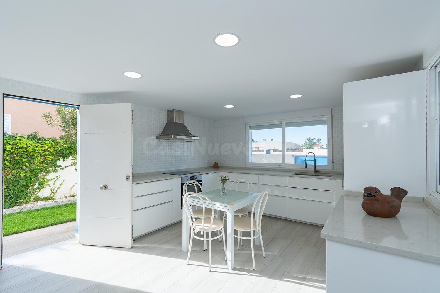LUJO Y RENTABILIDAD!! Chalet Boutique de 6 Suites junto al M - foto 3