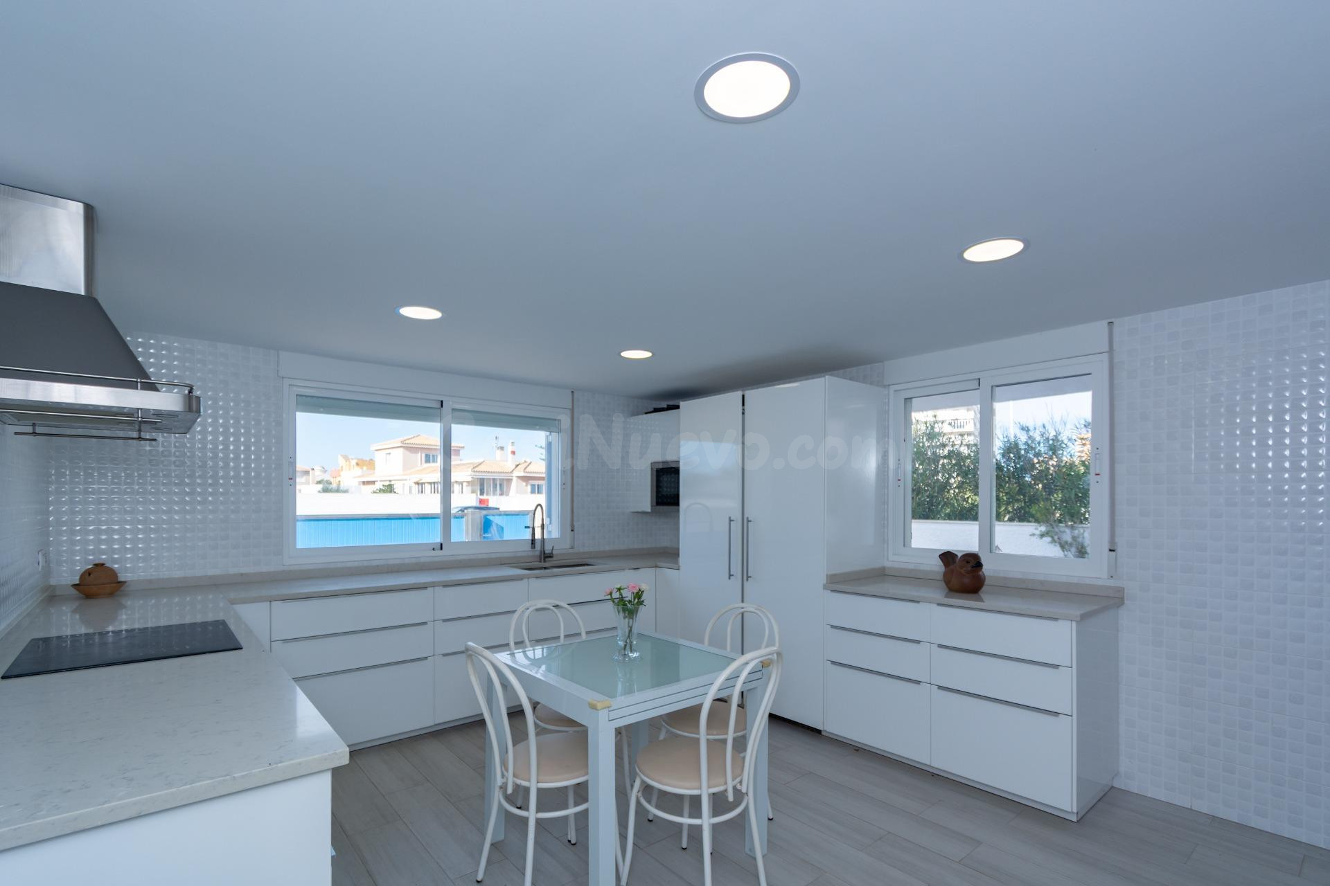 LUJO Y RENTABILIDAD!! Chalet Boutique de 6 Suites junto al M - foto 5