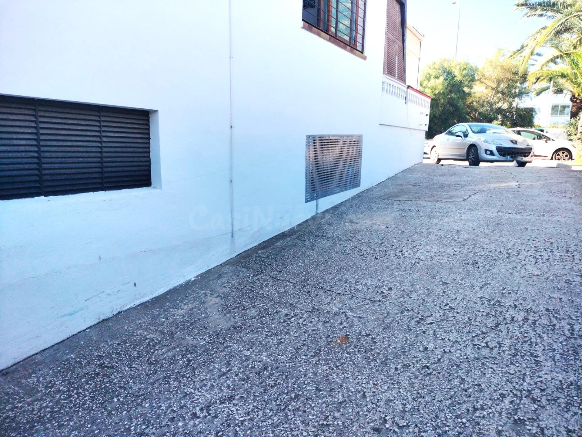 Local comercial en carretera Denia