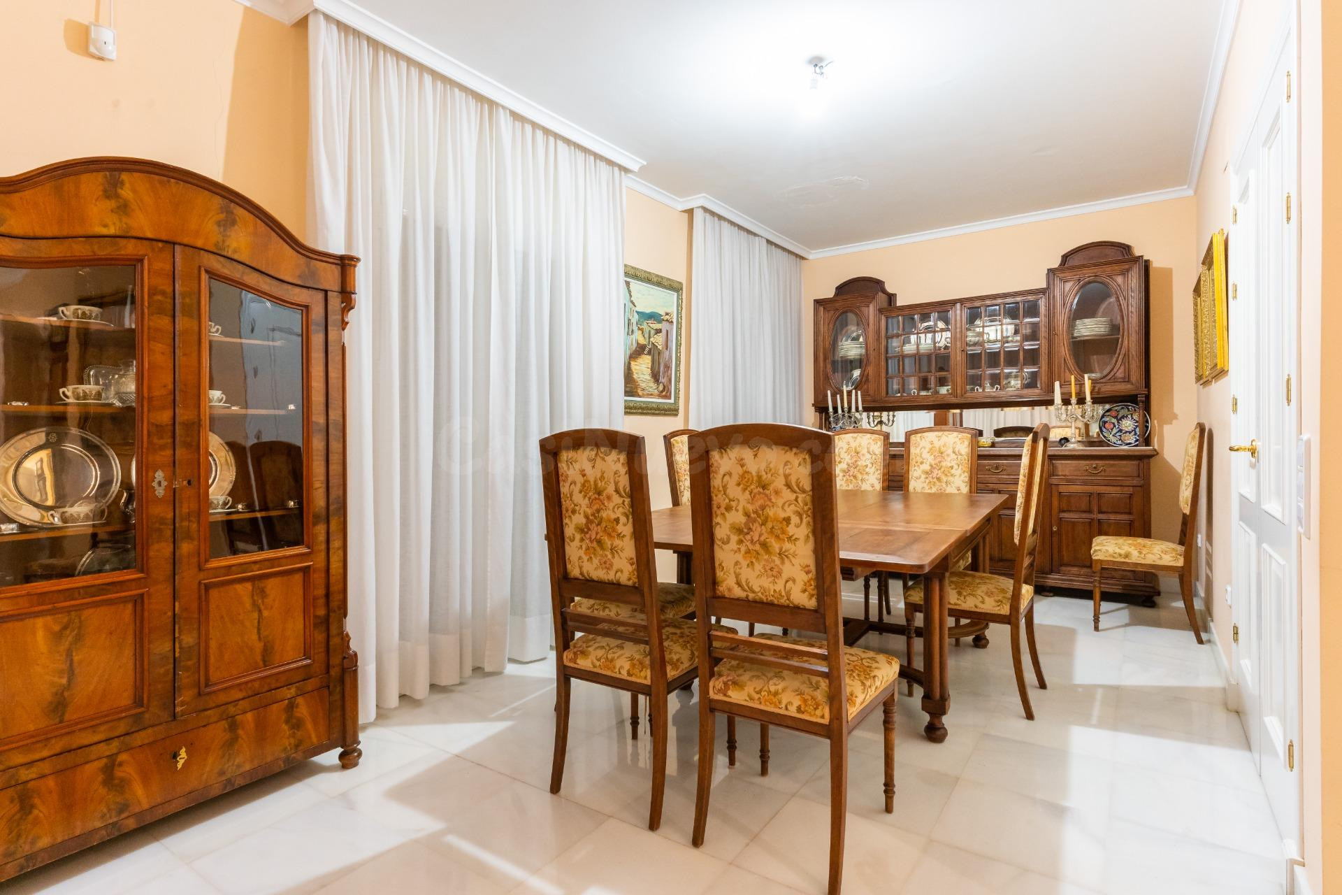 Casa de 8 habitaciones y 4 baños en el centro de El Ejido - foto 5