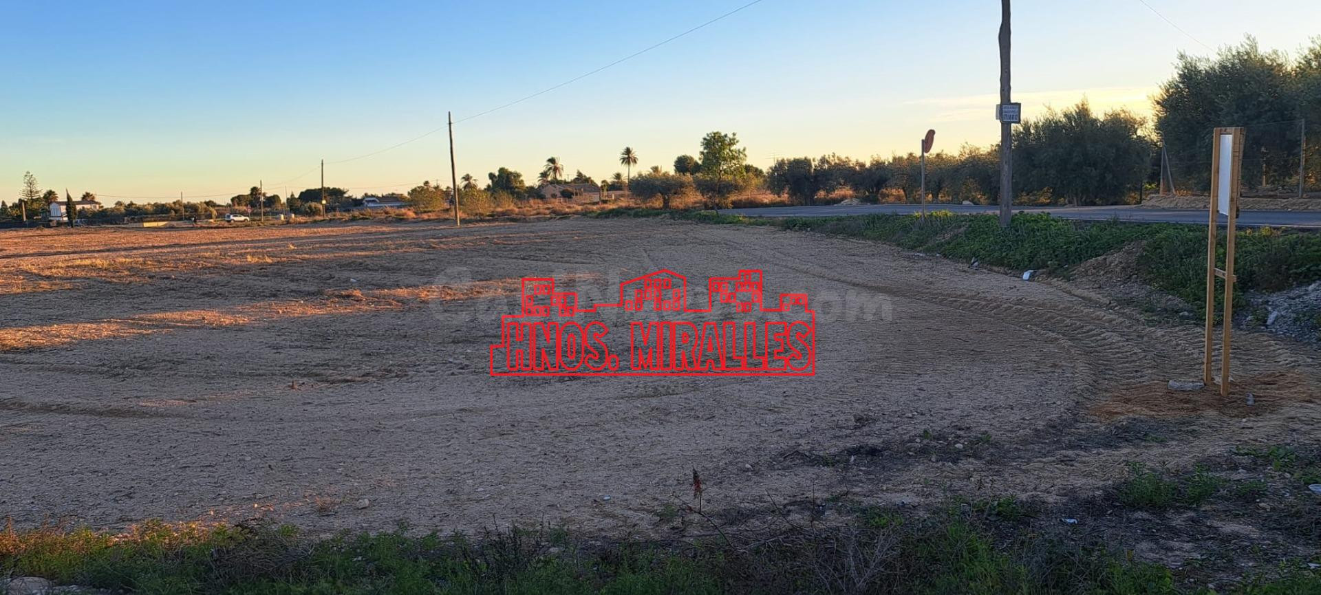 SE ALQUILA TERRENO PARA PARKING CERCA AEROPUERTO TORRELLANO