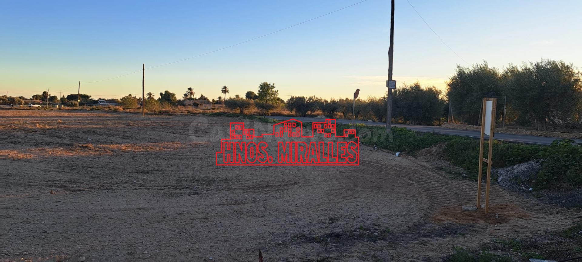 SE ALQUILA TERRENO PARA PARKING CERCA AEROPUERTO TORRELLANO - foto 2
