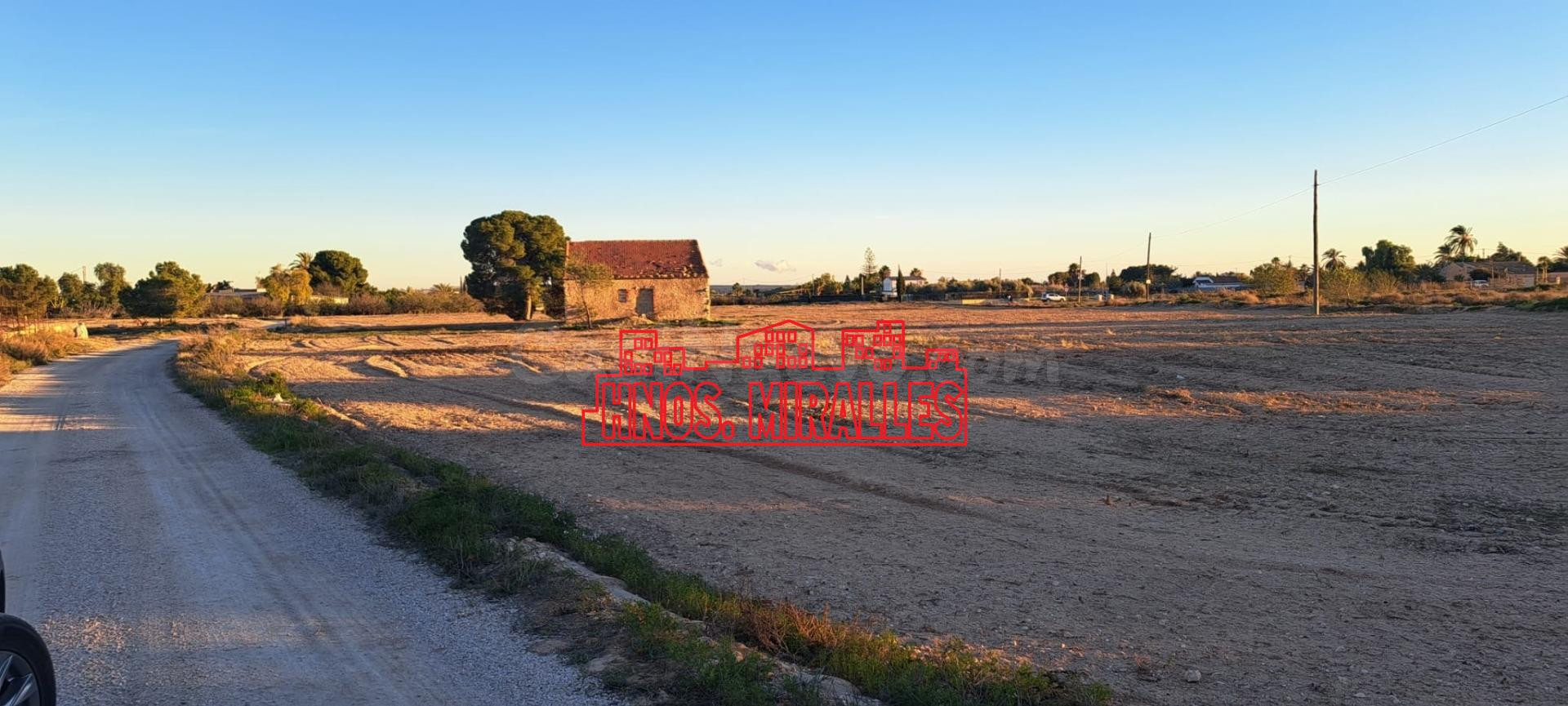 SE ALQUILA TERRENO PARA PARKING CERCA AEROPUERTO TORRELLANO - foto 3