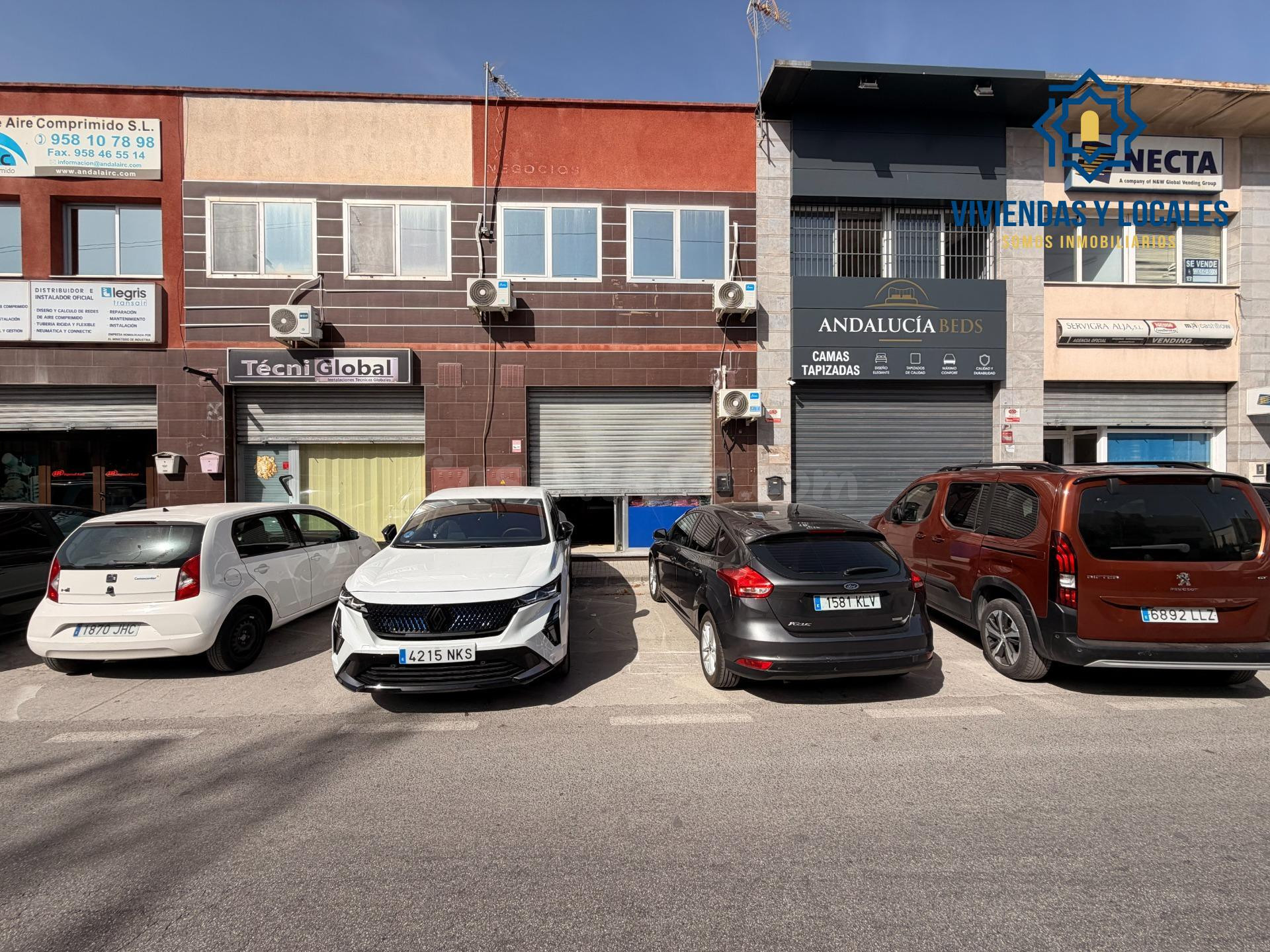 Se alquila local nave en perfecto estado en Polígono Juncari