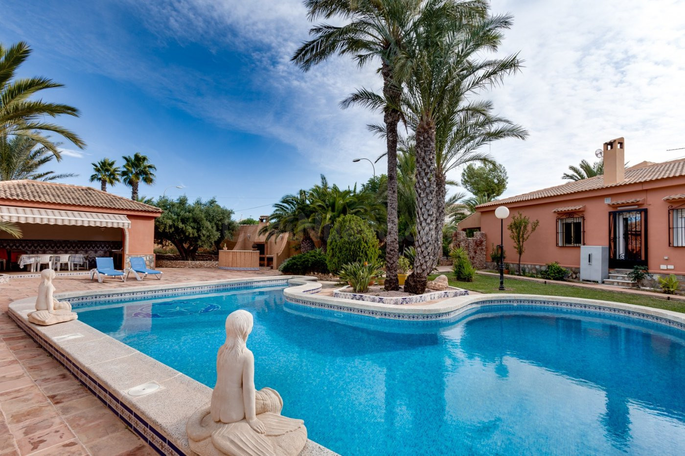 HERMOSA VILLA DE LUJO, ESTILO MEDITERRÁNEO EN LA ZONA DE LA SIESTA-SAN LUIS