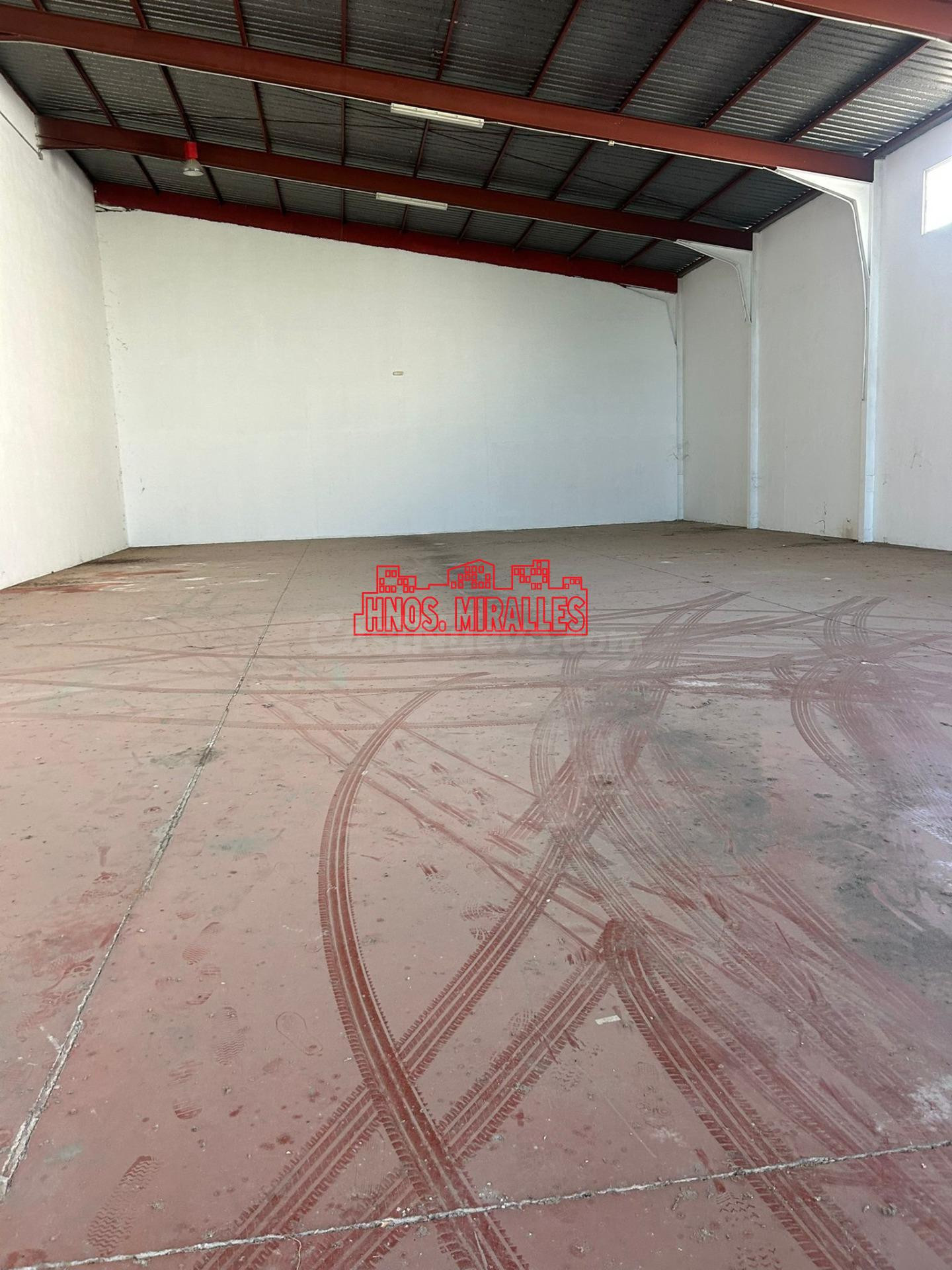 SE ALQUILA NAVE EN POLÍGONO CATRAL - foto 2