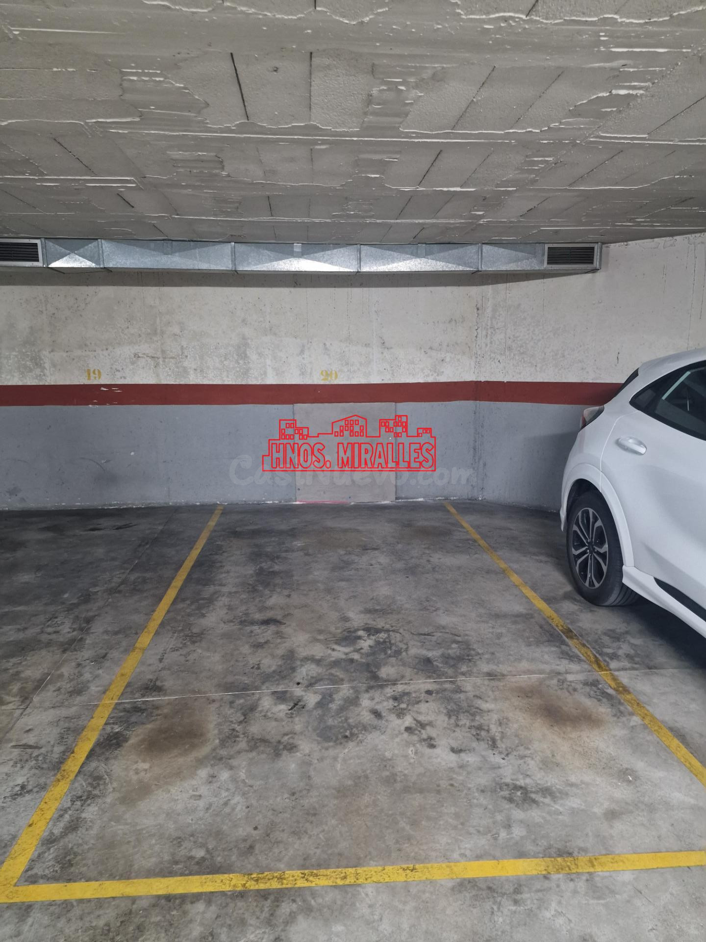 VARIAS PLAZAS DE GARAJES DISPONIBLES MUY BIEN UBICADAS CON S - foto 2