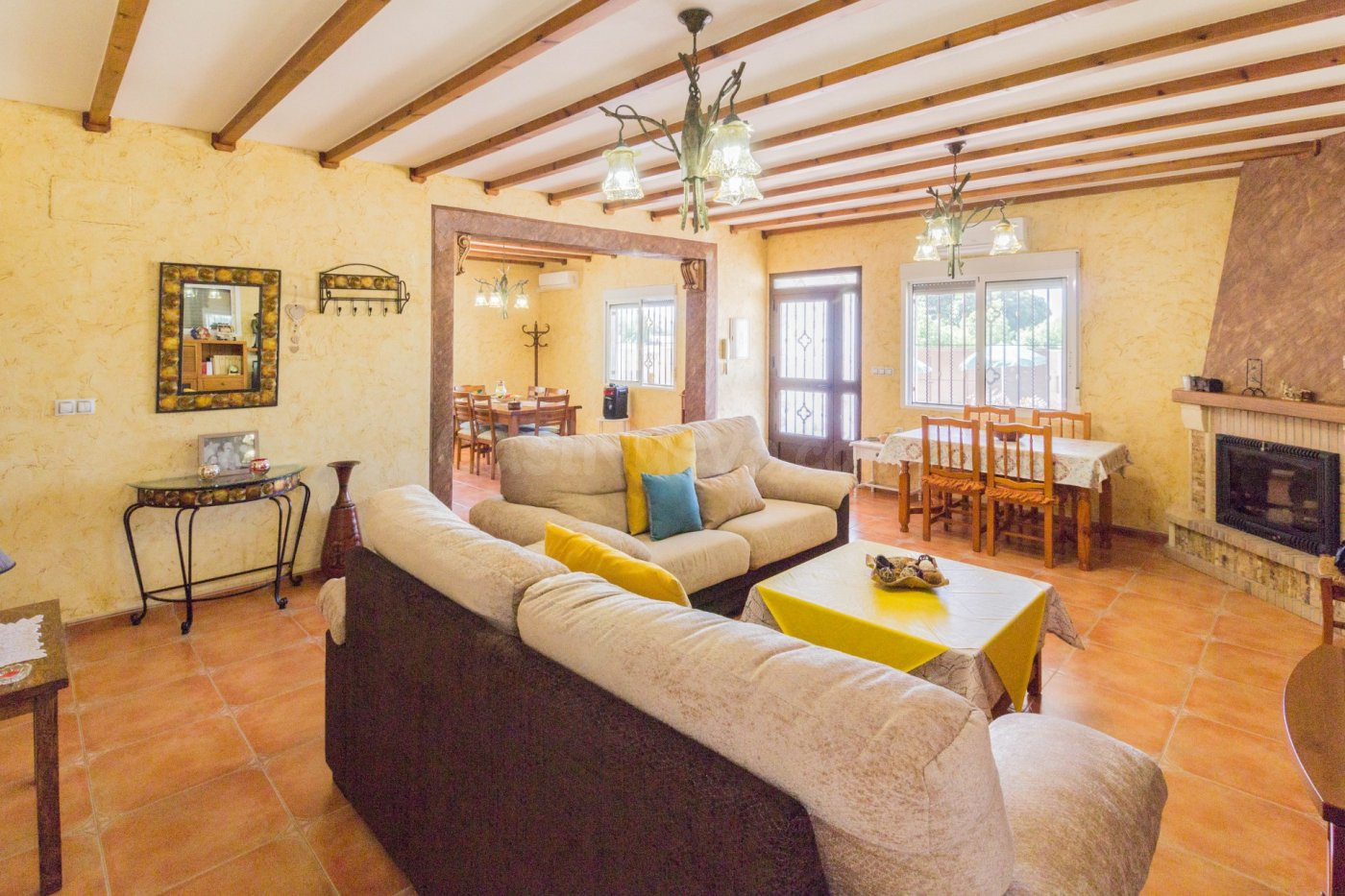 VILLA DE LUJO CON PISCINA PRIVADA Y PARCELA DE 3.100M2 EN RE - foto 2
