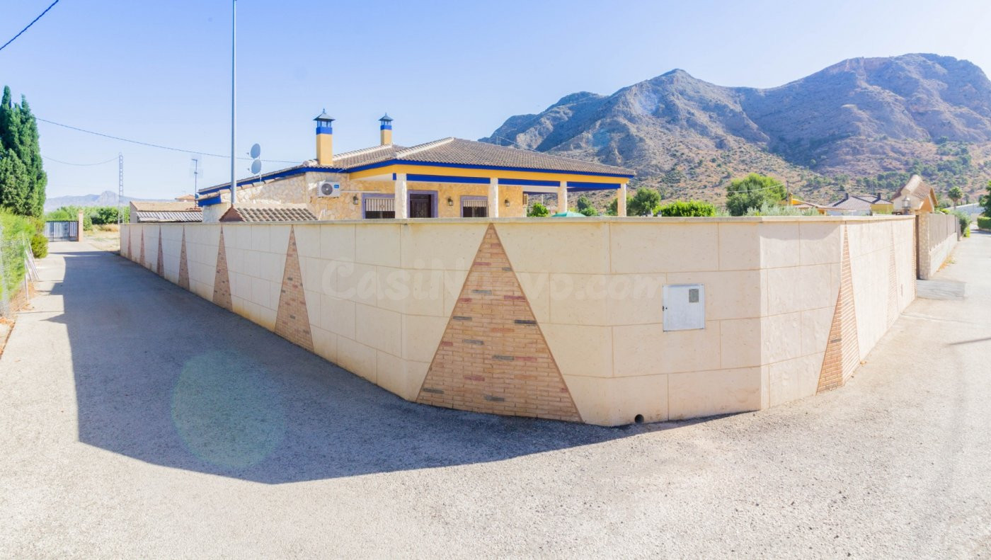 VILLA DE LUJO CON PISCINA PRIVADA Y PARCELA DE 3.100M2 EN RE - foto 4