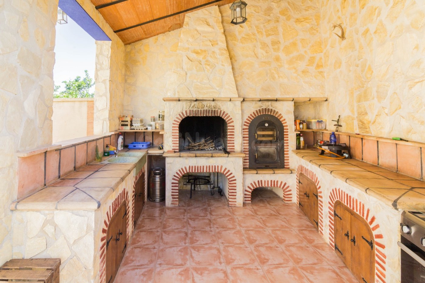 VILLA DE LUJO CON PISCINA PRIVADA Y PARCELA DE 3.100M2 EN RE - foto 5