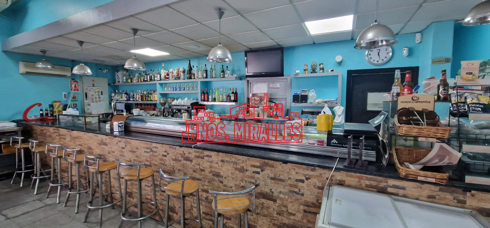 ¡¡ SE TRASPASA BAR RESTAURANTE TOTALMENTE EQUIPADO Y EN PLEN