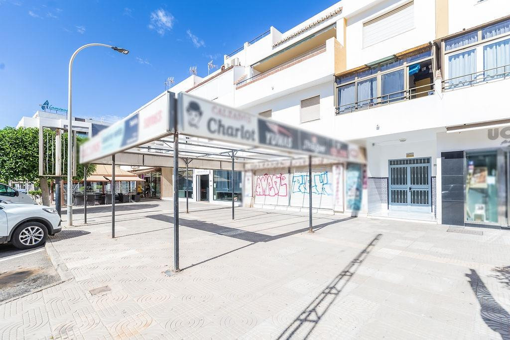 Local en venta en el centro de Roquetas de Mar