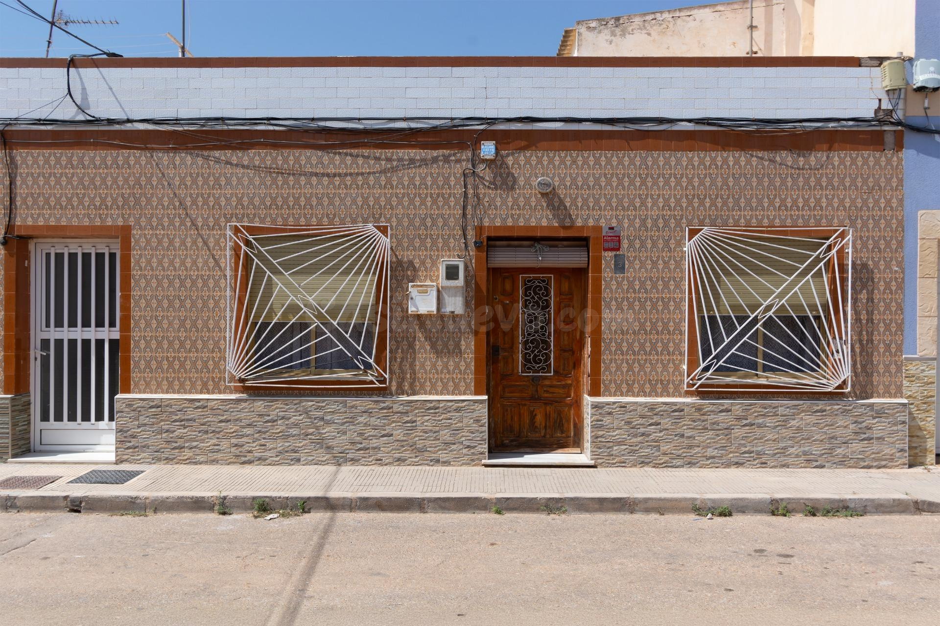 Casa de planta baja con patio grande y terraza en Los Dolore