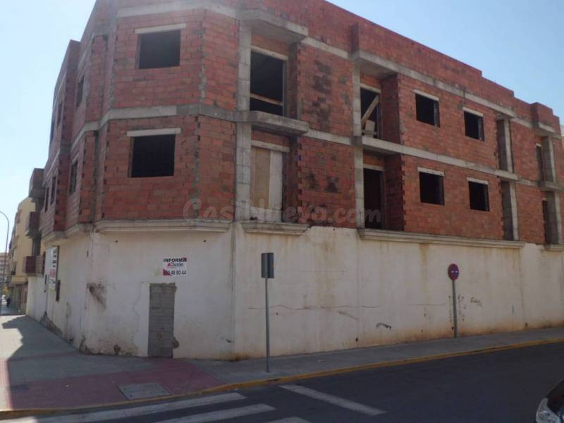 Obra parada a la venta para terminar.