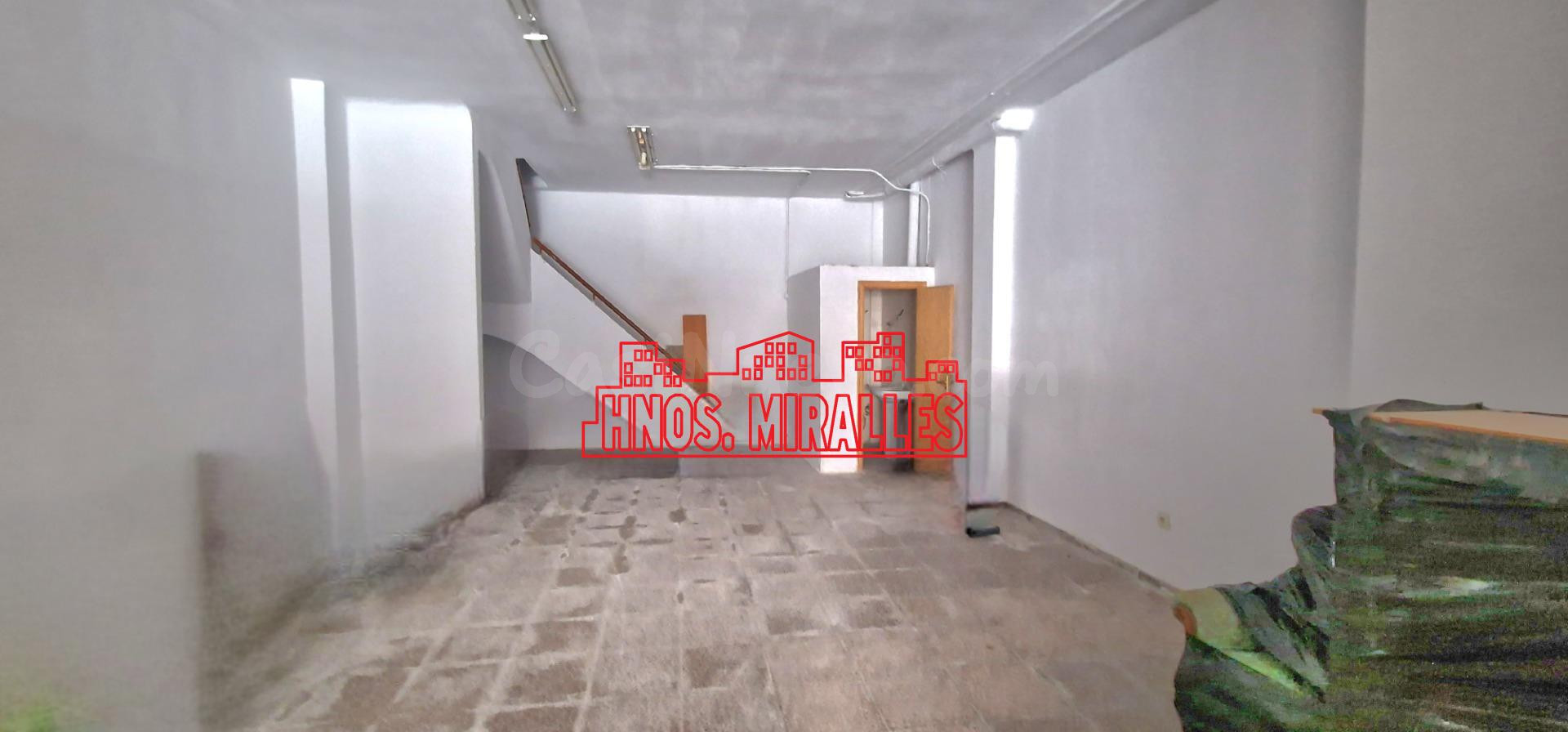 ¡¡SE VENDE LOCAL EN BUENA ZONA E IDEAL PARA MODIFICARLO A TU GUSTO Y HACER LO QUE PREFIERAS!!
