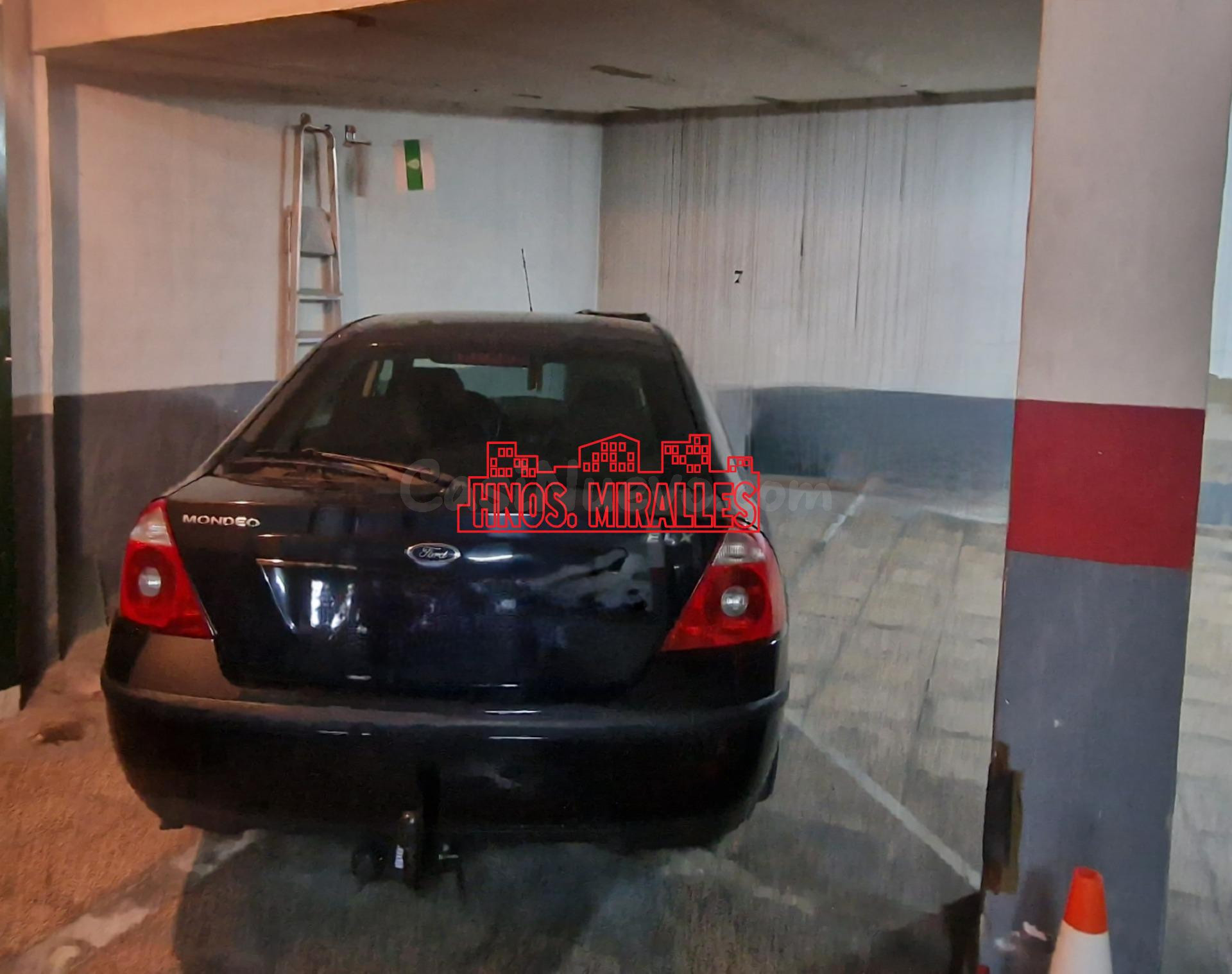 ¡¡ AMPLIO APARCAMIENTO IDEAL PARA COCHE CON REMORQUE O ESPAC - foto 2