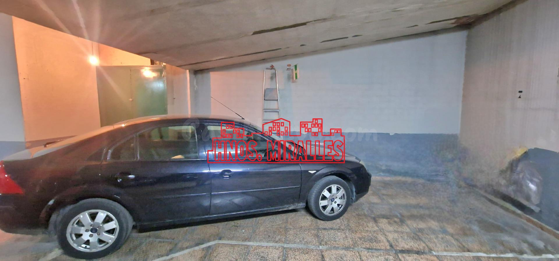 ¡¡ AMPLIO APARCAMIENTO IDEAL PARA COCHE CON REMORQUE O ESPAC - foto 3
