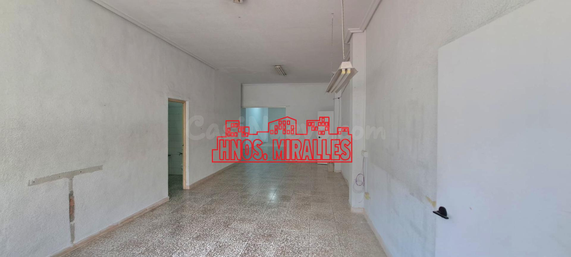SE ALQUILA LOCAL COMERCIAL, DIVIDIDO EN 2 SALAS EN ELCHE (AL - foto 2