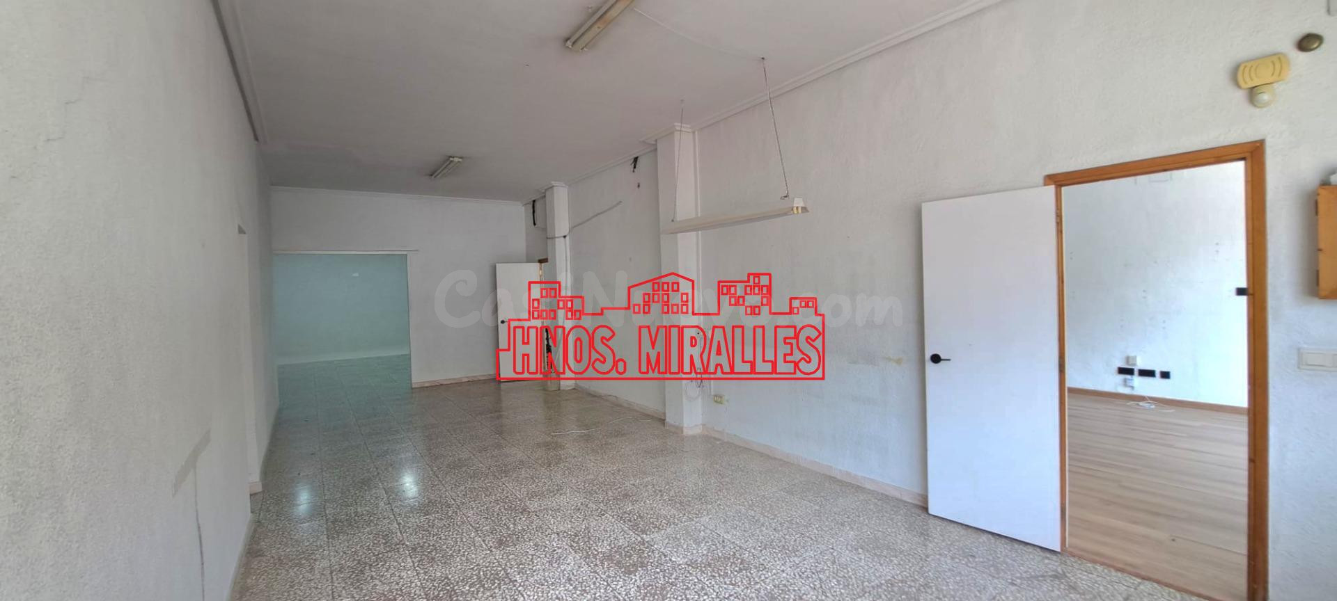 SE ALQUILA LOCAL COMERCIAL, DIVIDIDO EN 2 SALAS EN ELCHE (AL - foto 3