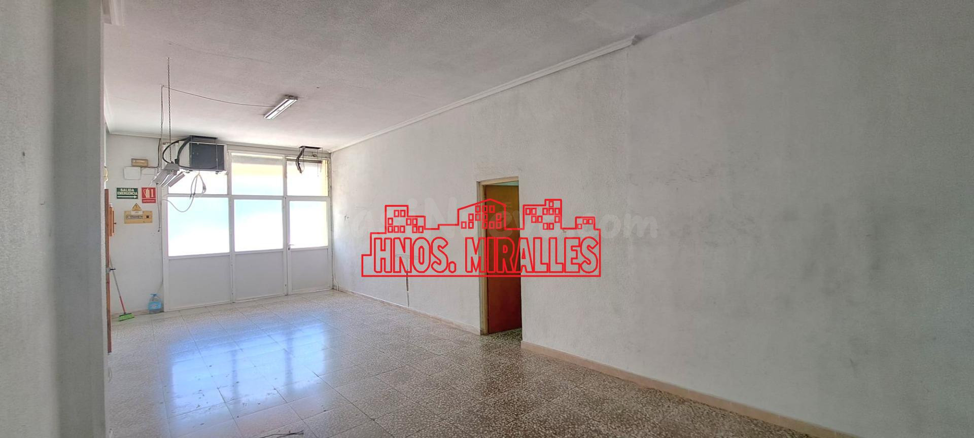 SE ALQUILA LOCAL COMERCIAL, DIVIDIDO EN 2 SALAS EN ELCHE (AL - foto 5