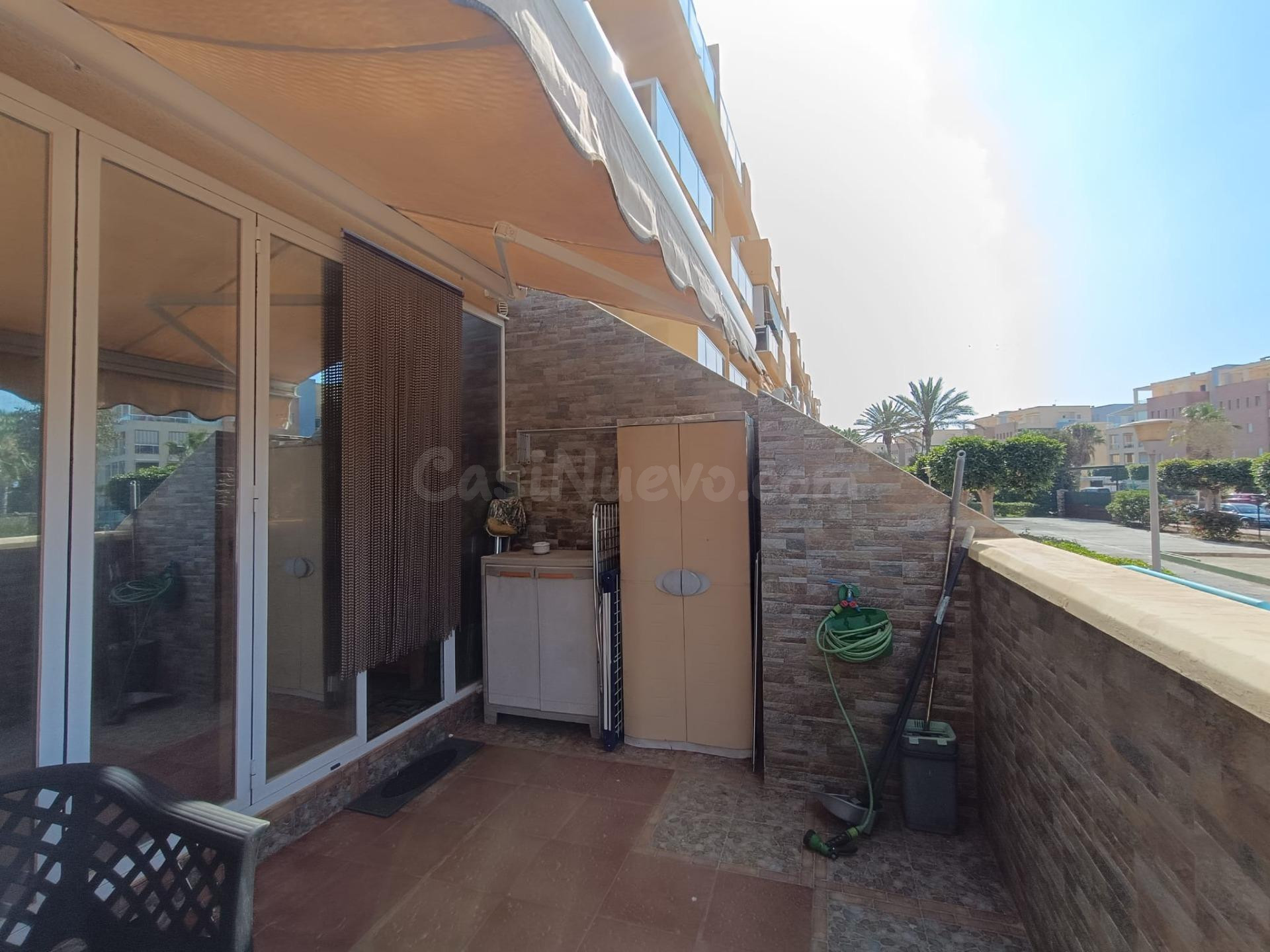 Bajo de 3 dormitorios con terraza cerrada en Residencial Lag - foto 2