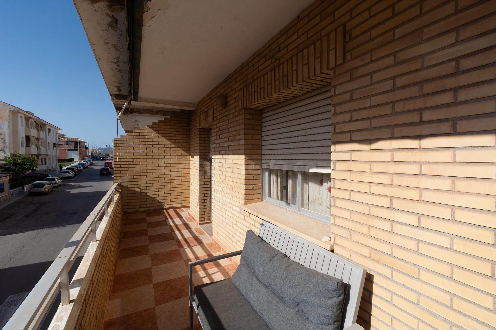 Piso de 80 m2 a unos pasos de la playa en Los Nietos Centro - foto 3