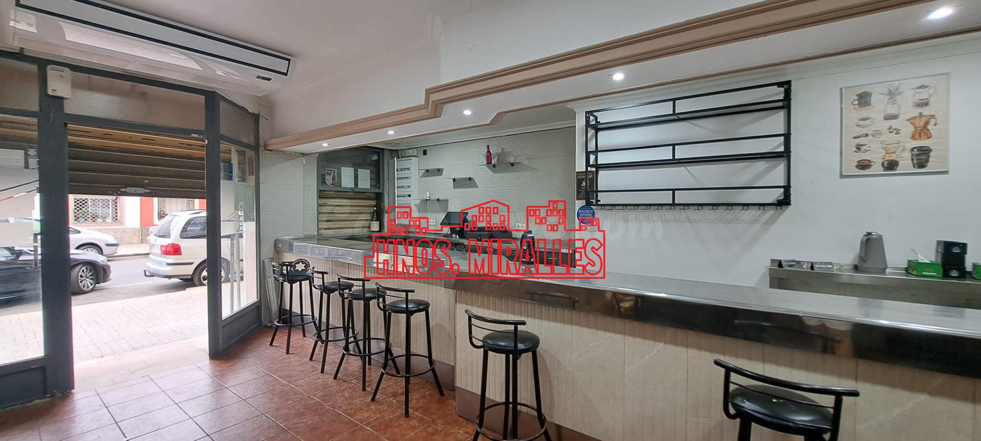 SE VENDE LOCAL COMO BAR RESTAURANTE CON LICENCIA DE APERTURA