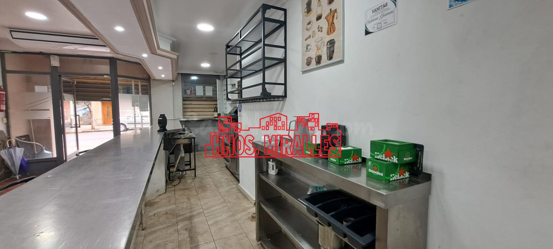 SE VENDE LOCAL COMO BAR RESTAURANTE CON LICENCIA DE APERTURA - foto 2