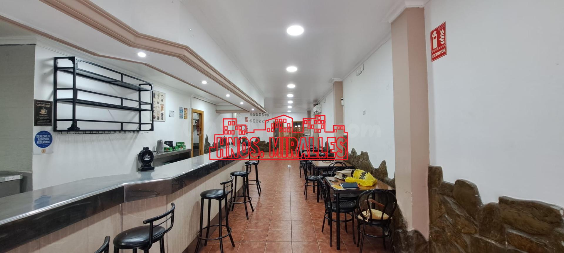 SE VENDE LOCAL COMO BAR RESTAURANTE CON LICENCIA DE APERTURA - foto 3