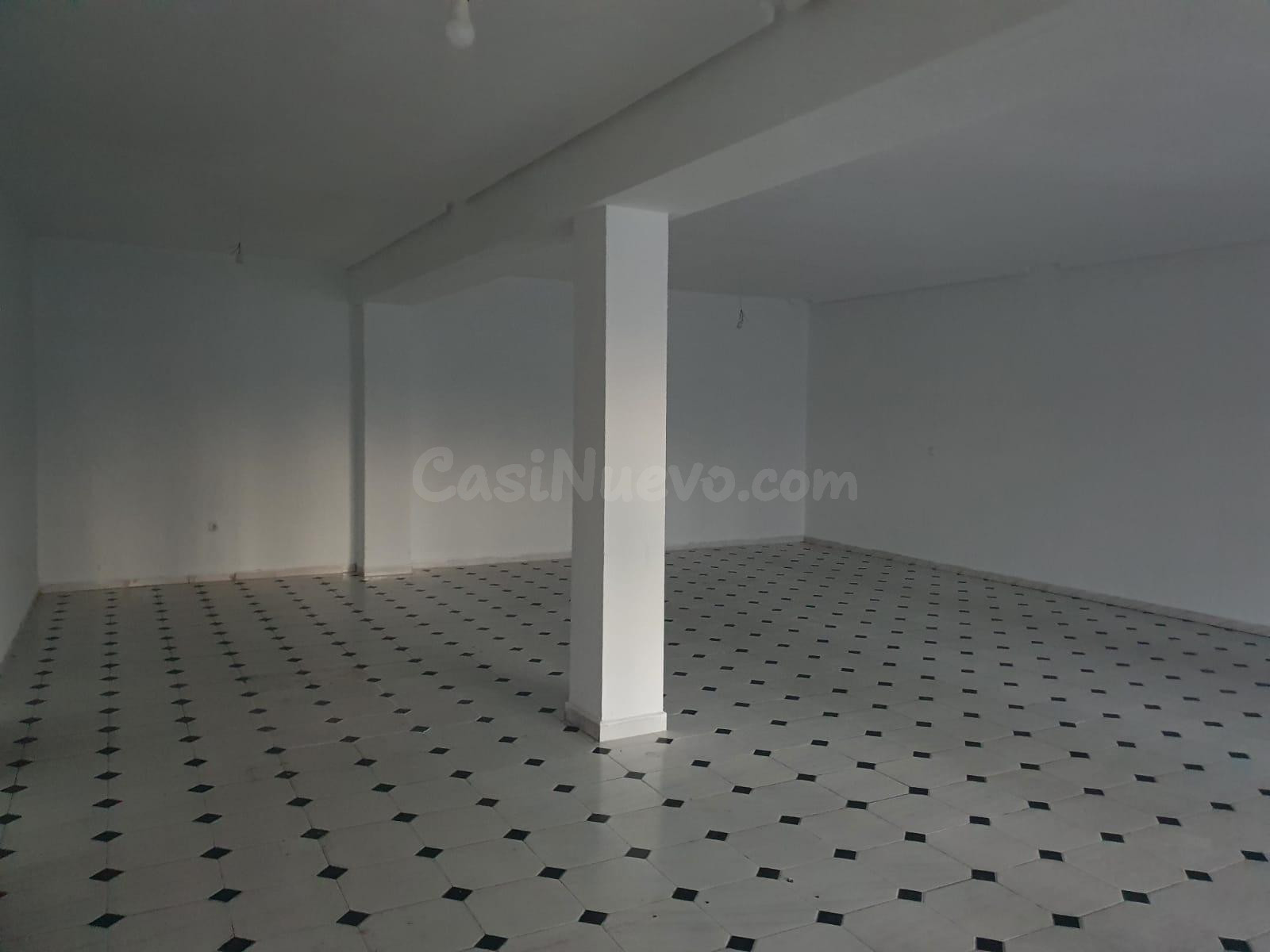 SE VENDE LOCAL COMERCIAL DIVIDIDO EN 3 LOCALES, UNO DE ELLOS - foto 3