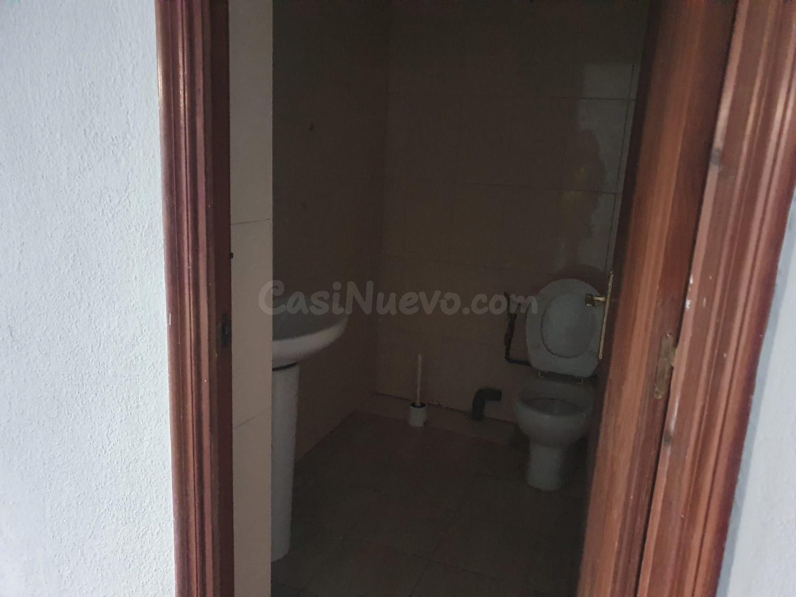 SE VENDE LOCAL COMERCIAL DIVIDIDO EN 3 LOCALES, UNO DE ELLOS - foto 4
