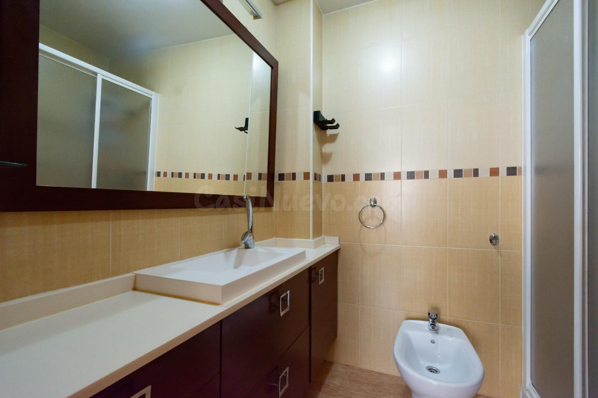 Estupendo piso bajo del año 2008, con patio, garaje y traste - foto 4