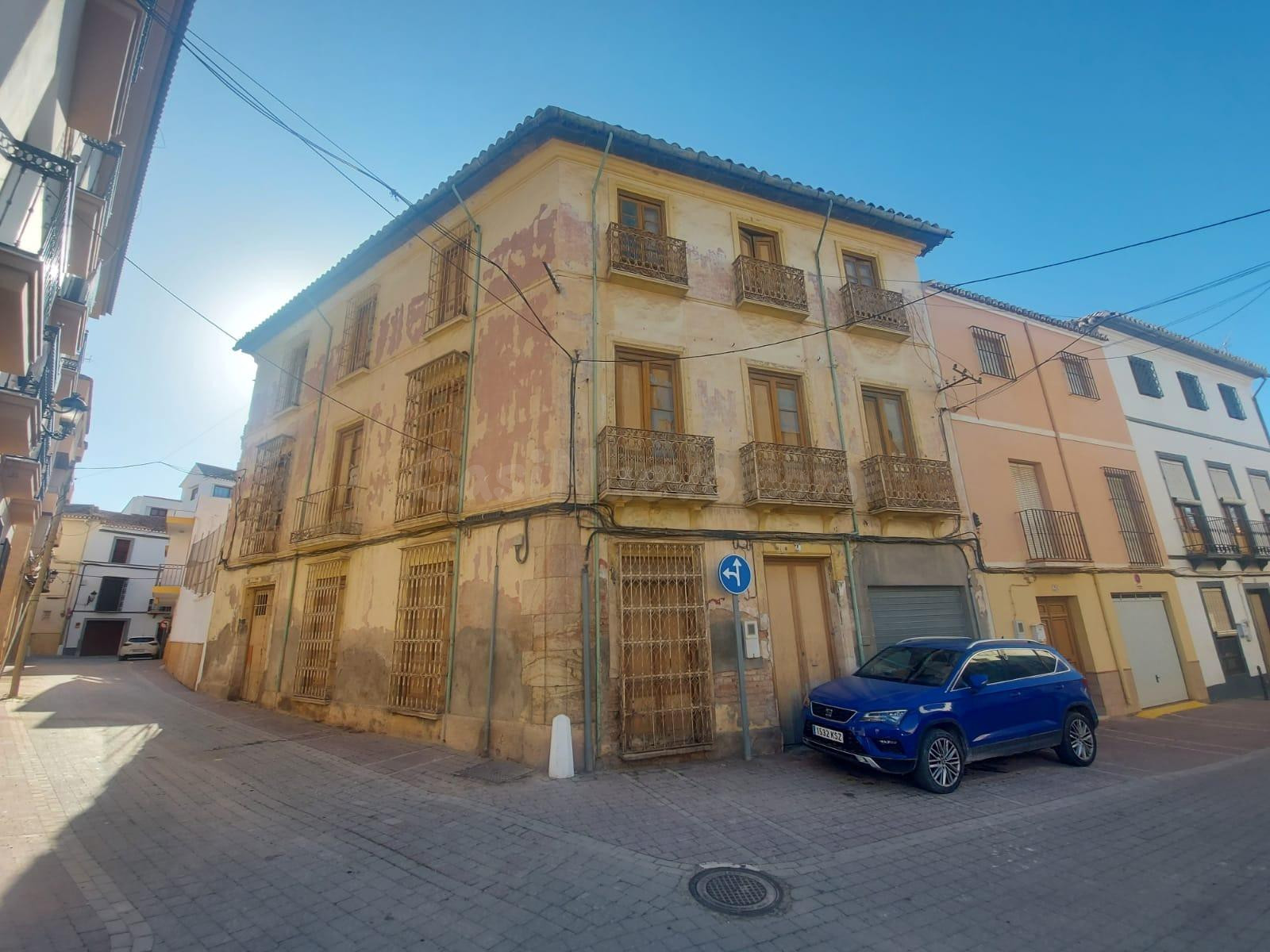 Casa de 3 plantas en venta en Berja Centro para reformar