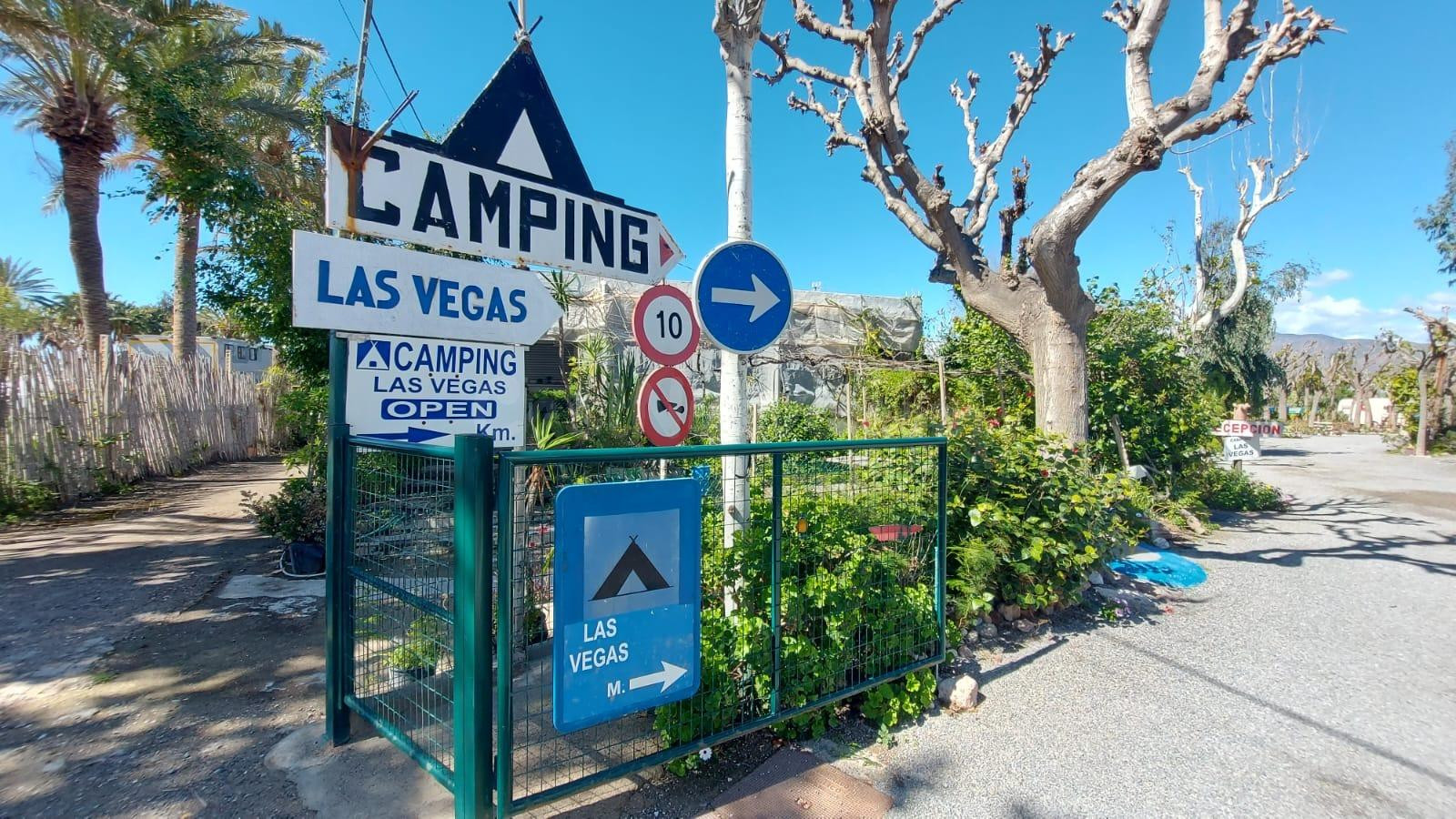 Camping Las Vegas en venta en Adra a 100 metros de la playa - foto 4