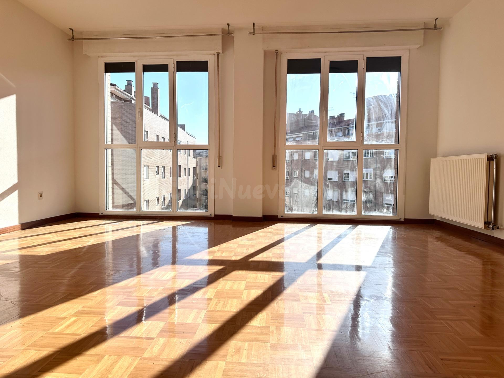 AMPLIO Y LUMINOSO PISO DE 3 DORMITORIOS EN ANSOÁIN - foto 4