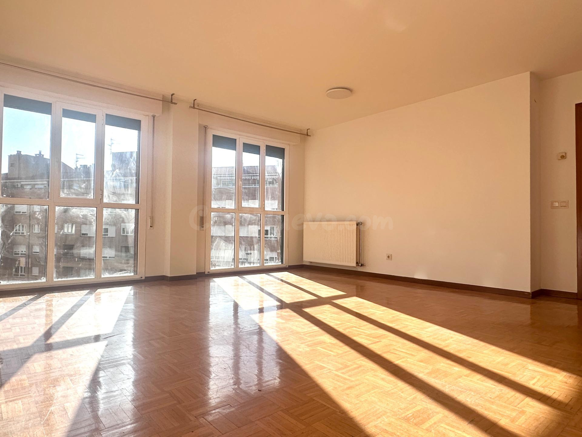 AMPLIO Y LUMINOSO PISO DE 3 DORMITORIOS EN ANSOÁIN - foto 5