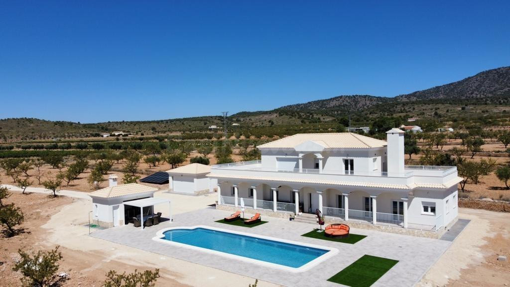 VILLAS DE OBRA NUEVA EN PINOSO