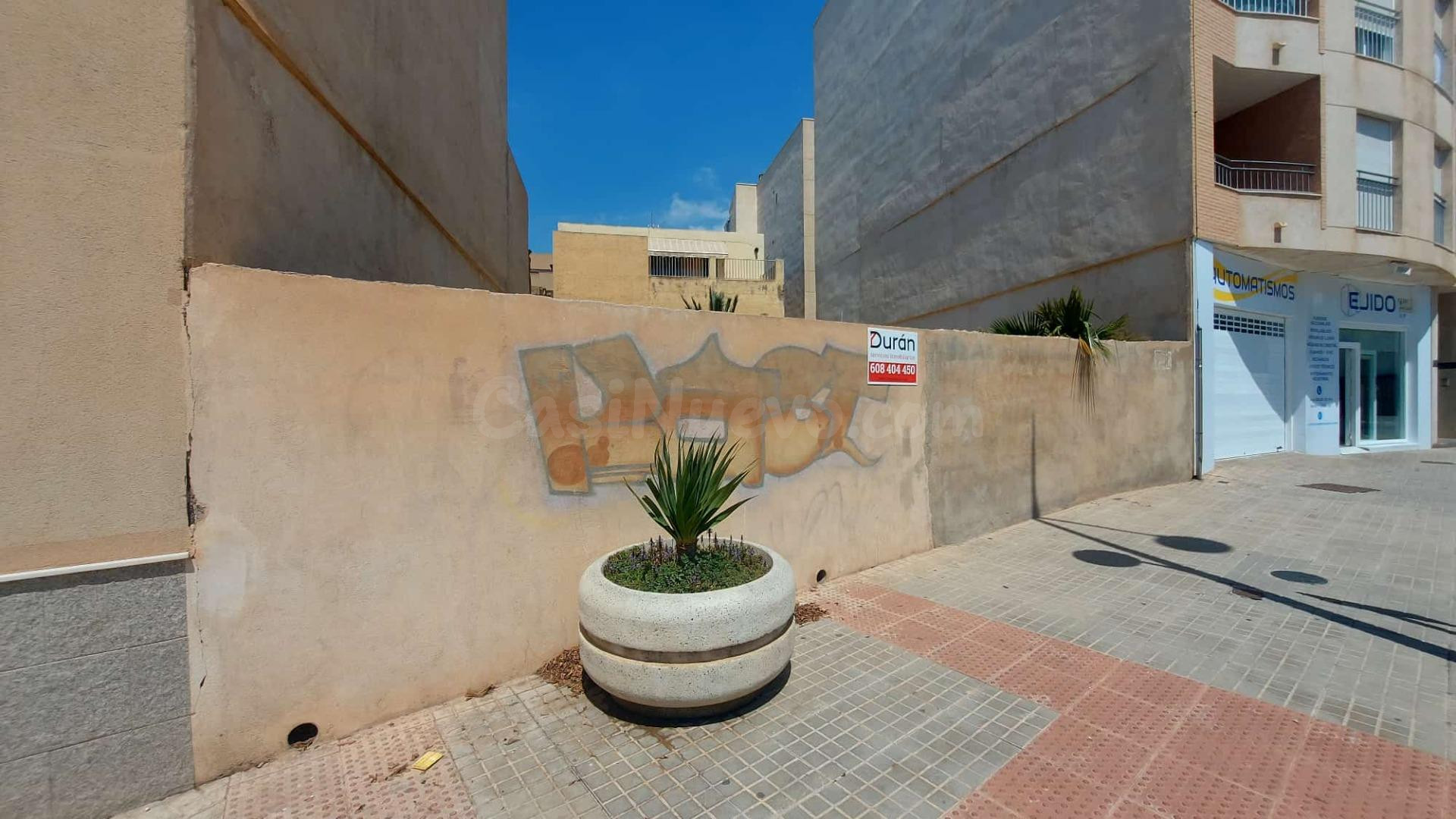 Solar en venta en Plaza Manolo Escobar