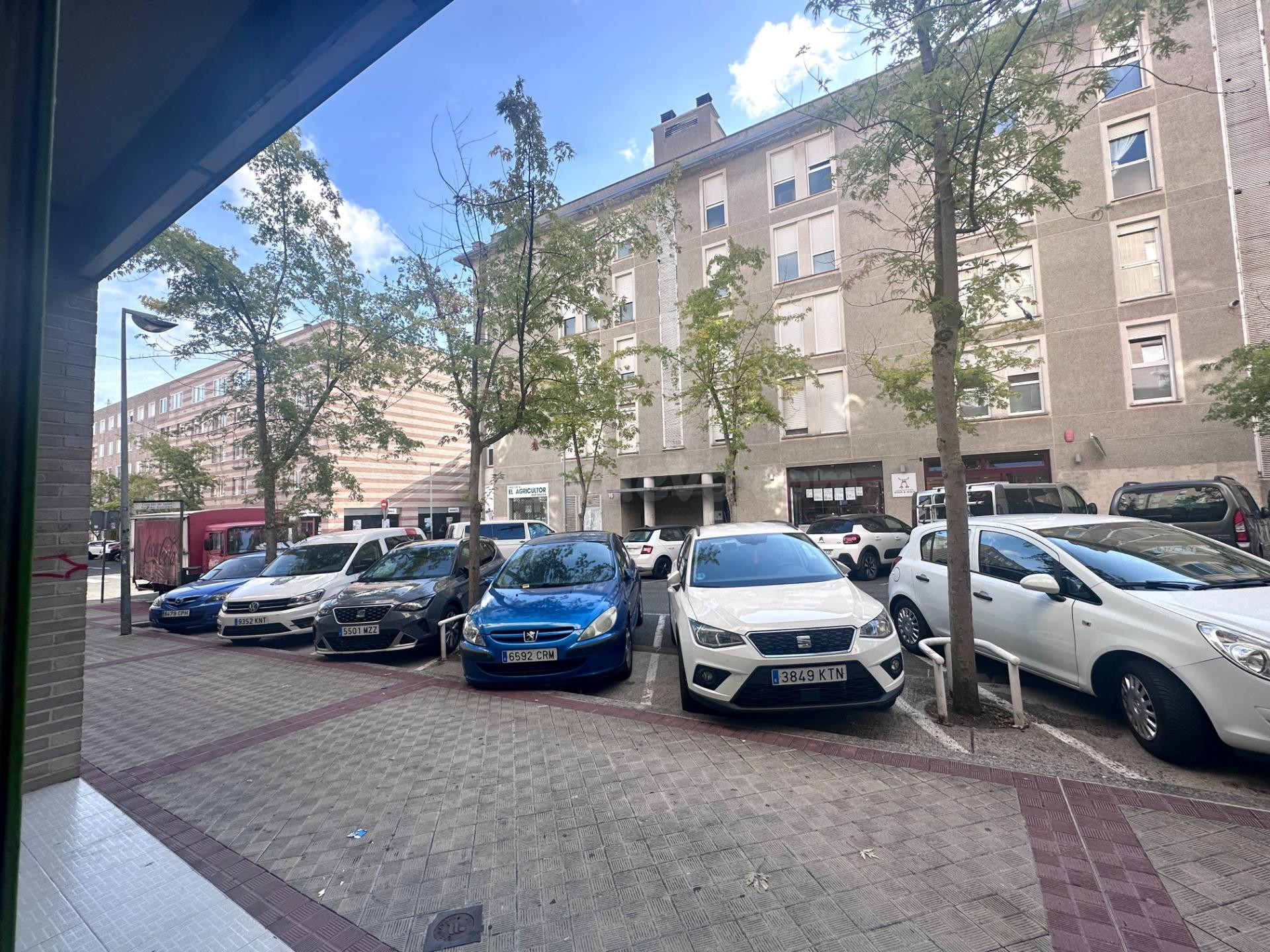 VENTA DE LOCAL EN MENDILLORRI BAJO - foto 4
