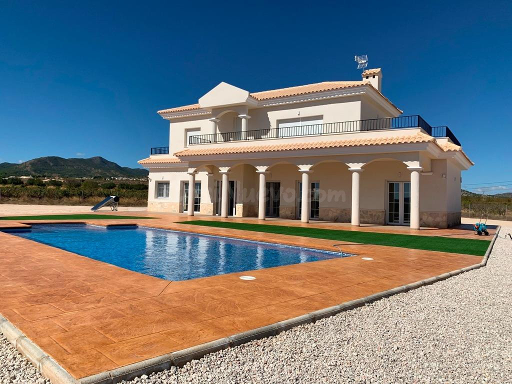 VILLAS DE OBRA NUEVA EN PINOSO