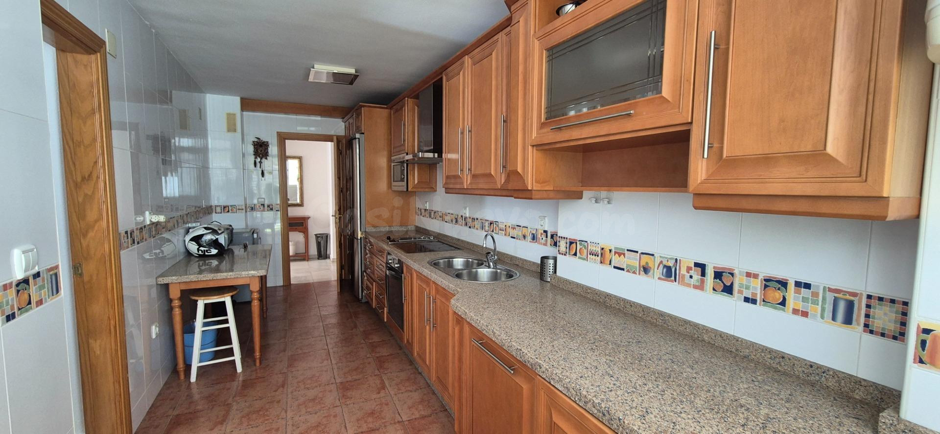 EN VENTA PISO EN LA CARIHUELA con 4 dormitorios y 2 baños en - foto 4