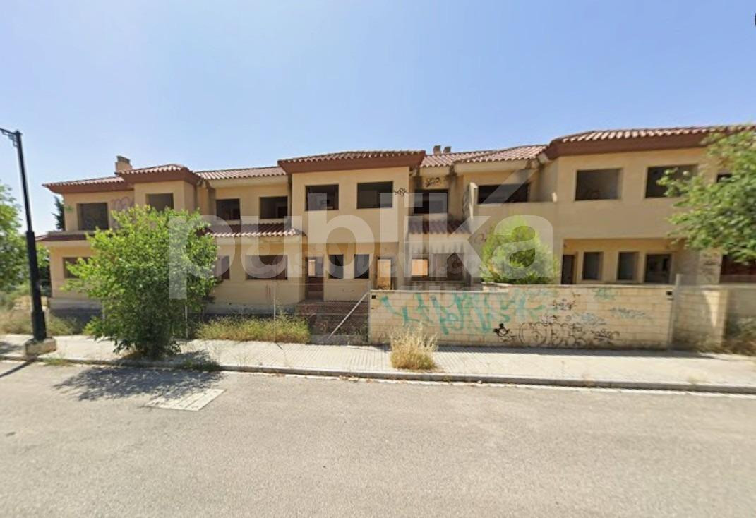 Edificio 3 habitaciones 6790m² en venta - Barri Zona Nord - foto 2