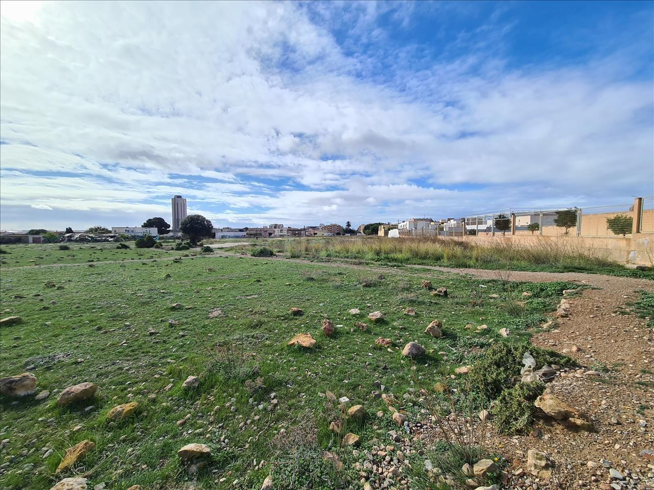 Suelo urbano en venta junto al instituto nuevo - foto 4