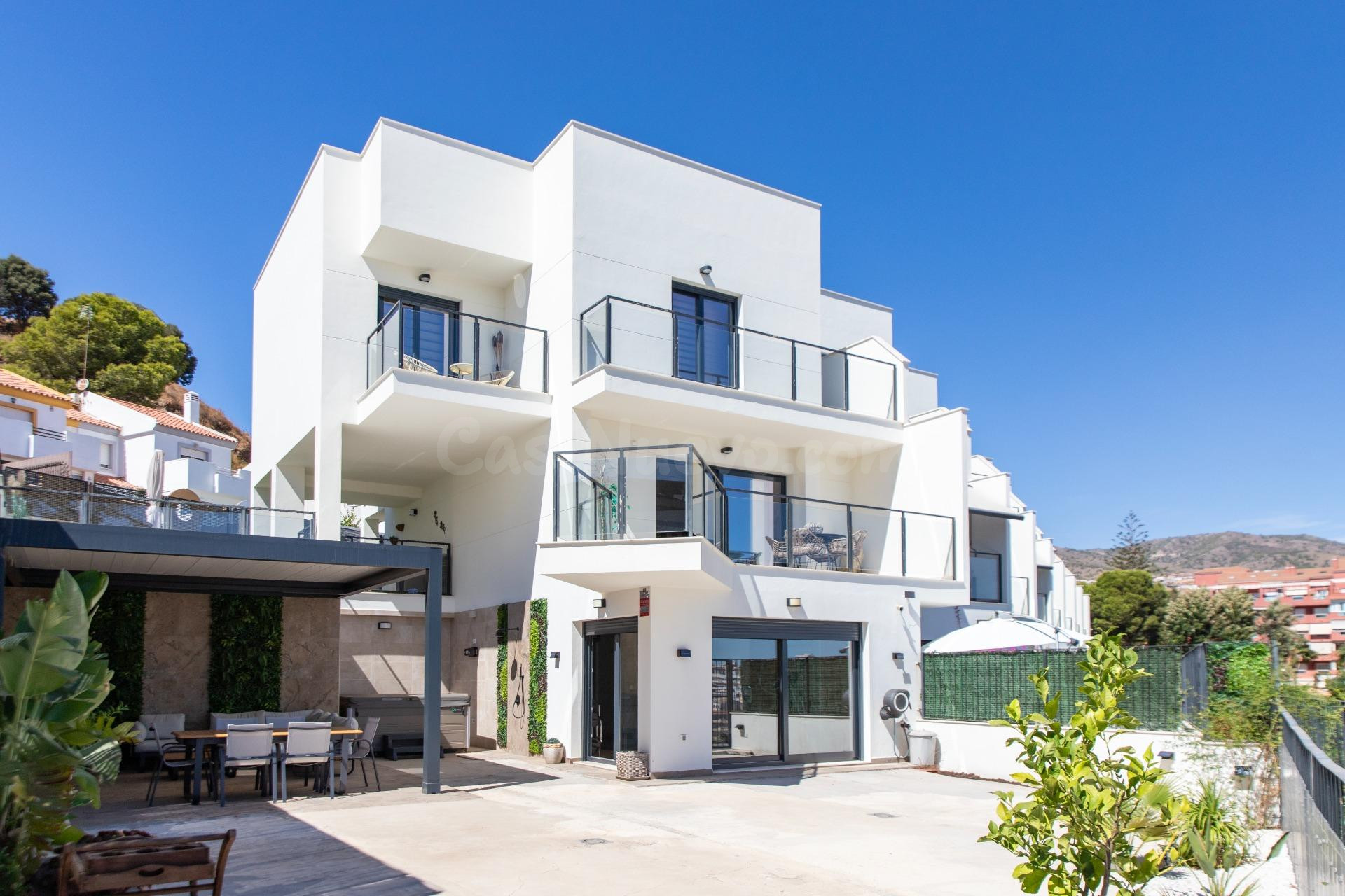 ESPECTACULAR CHALET PAREADO EN VENTA DE 4 DORMITORIOS EN BEN