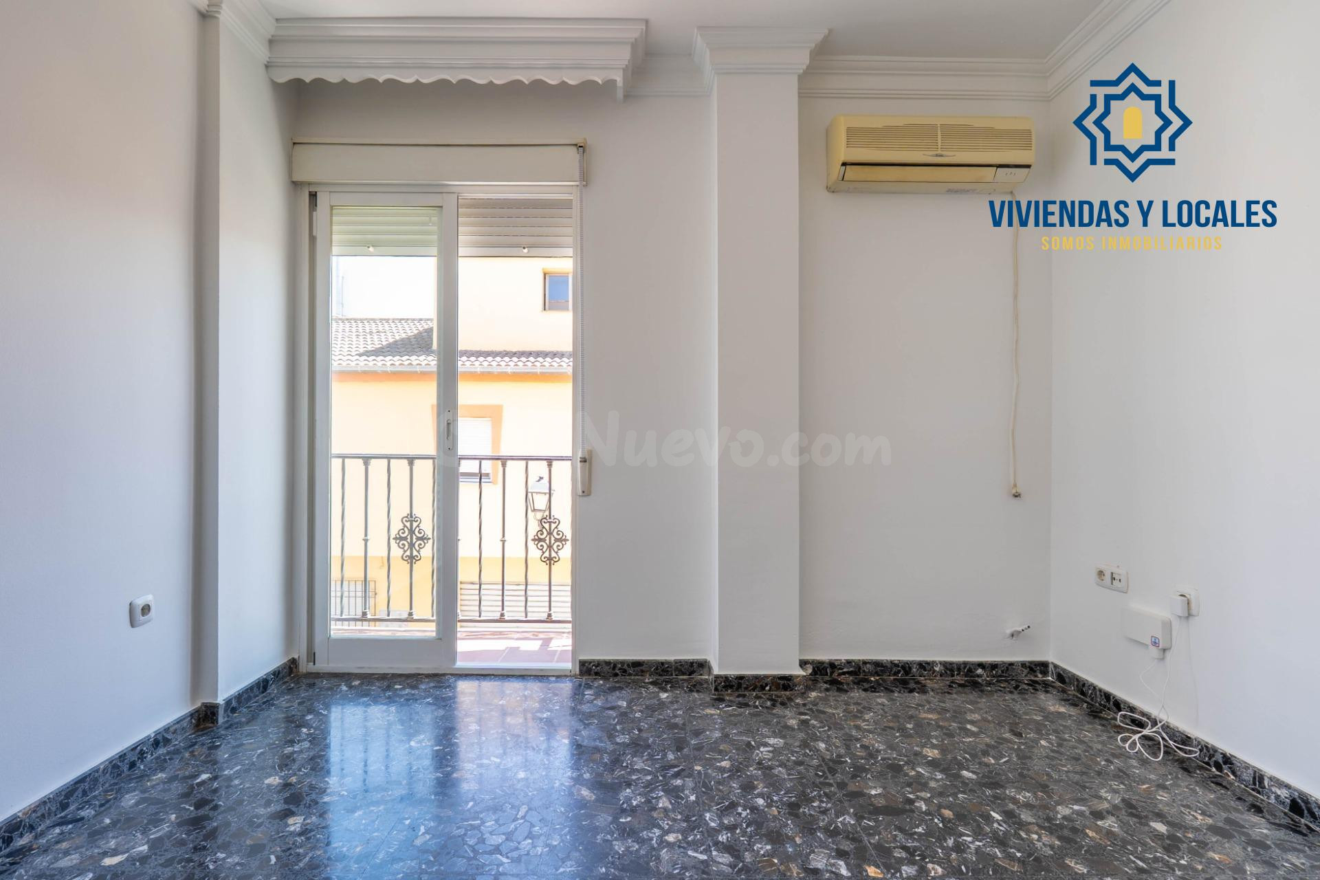 Piso en Churriana de la Vega (Granada) con plaza de garaje y