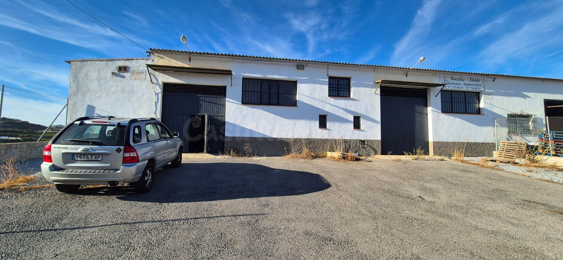 Nave Industrial de 517m2 en parcela de 1000m2 en Benamocarra