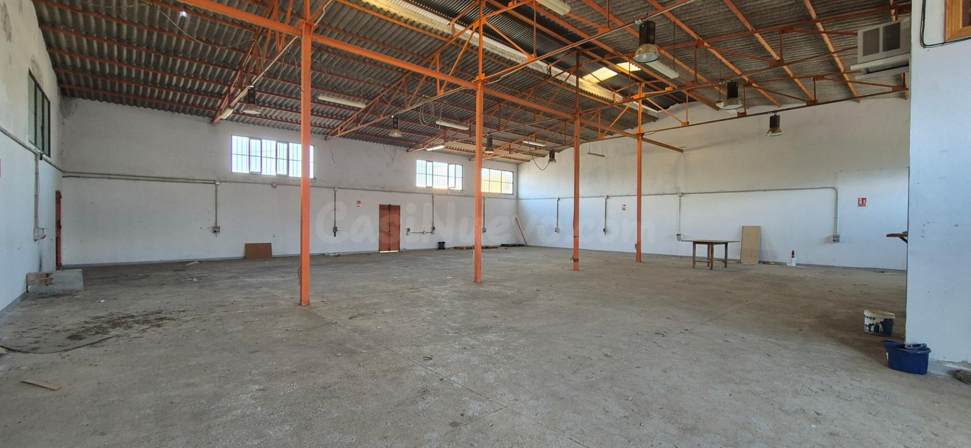 Nave Industrial de 517m2 en parcela de 1000m2 en Benamocarra - foto 5